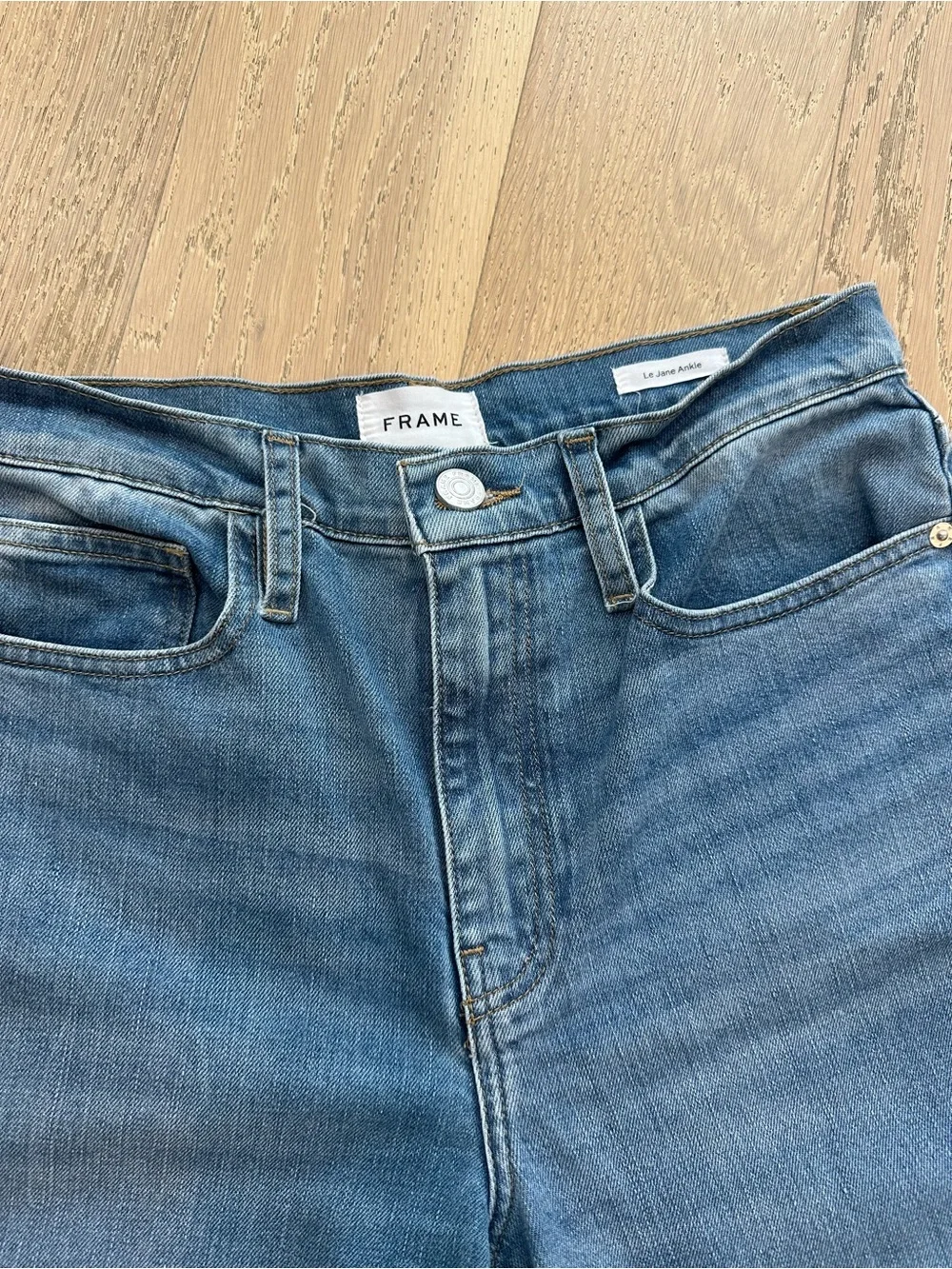 Frame Denim Women's Le Jane Ankle Jeans in Medium Blue Cotton Blend - Picture 2 of 8